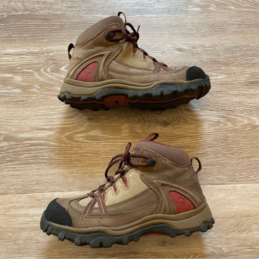 **SOLD** Women’s Wolverine Maggie Mid Steel Toe Hiking/Work Boot size 6.5
